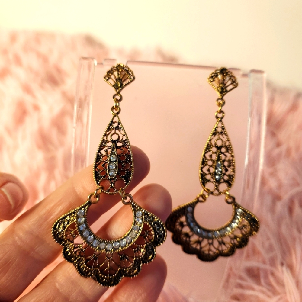 Unique statement  earrings! NWOT (R61) - Picture 2 of 4
